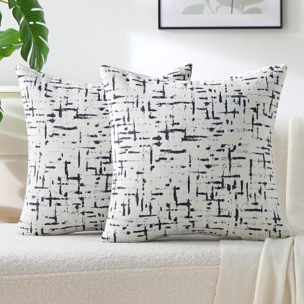 NIB FUTEI Black White Chenille Throw Pillow Covers 20x20 Inch Set of 2